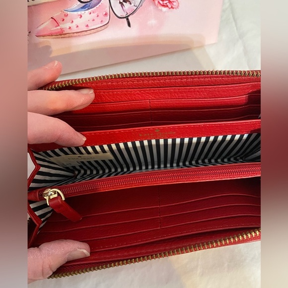 Kate Spade  Vintage and Gorgeous zip around wallet red and gold hardware - Picture 5 of 12